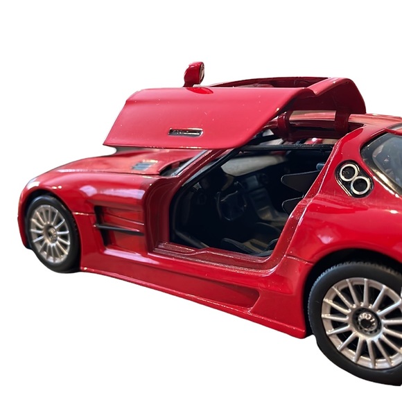 Mercedes Benz SLS AMG GT3 1:24 scale model car by Motor Max Red - Picture 6 of 7